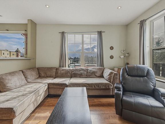 4th image of 1436 Portage Rd #201