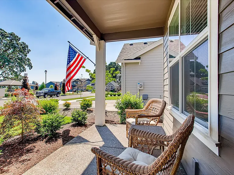 4719 SE Rosewood St — Photo 3