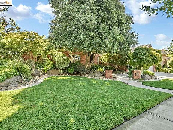 2nd image of 2518 Canal Dr