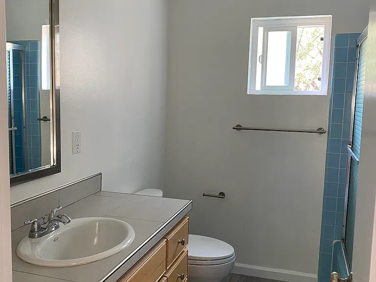 99 Elizabeth Way — Photo 15