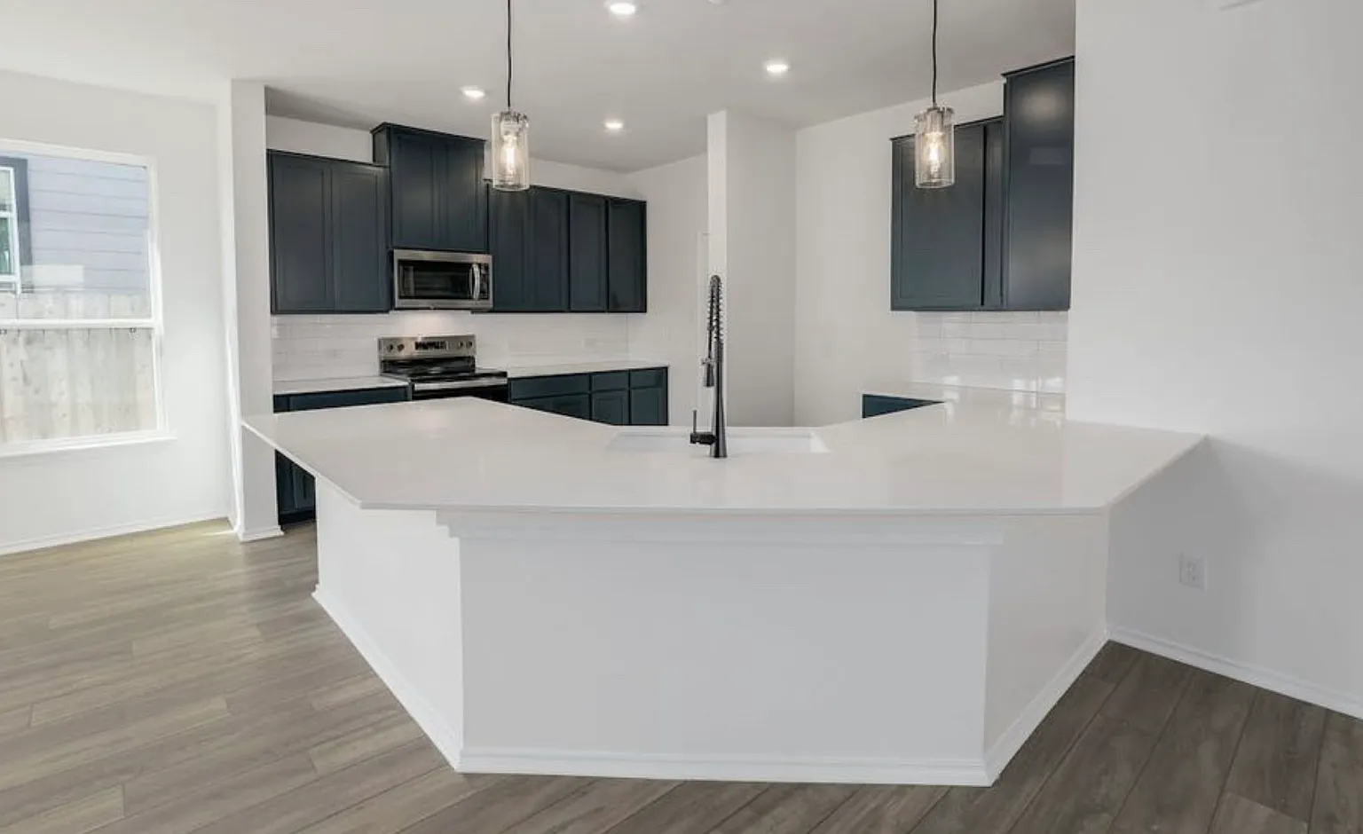 3 bed, 1676 sqft, $1,750 — Photo 2