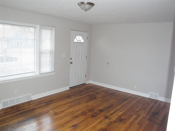 3rd image of 545 River Park Dr