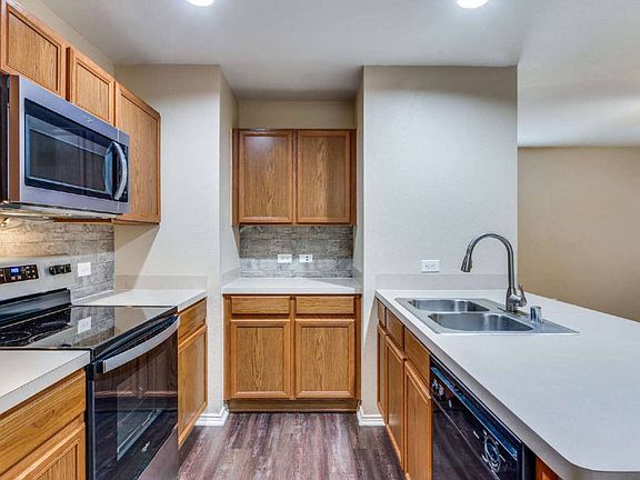 5th image of 485 Brookbank Dr