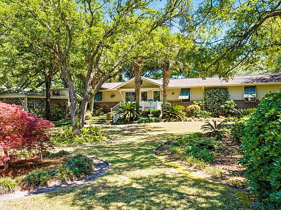 3rd image of 268 Lakeshore Dr. #North Litchfield Beach