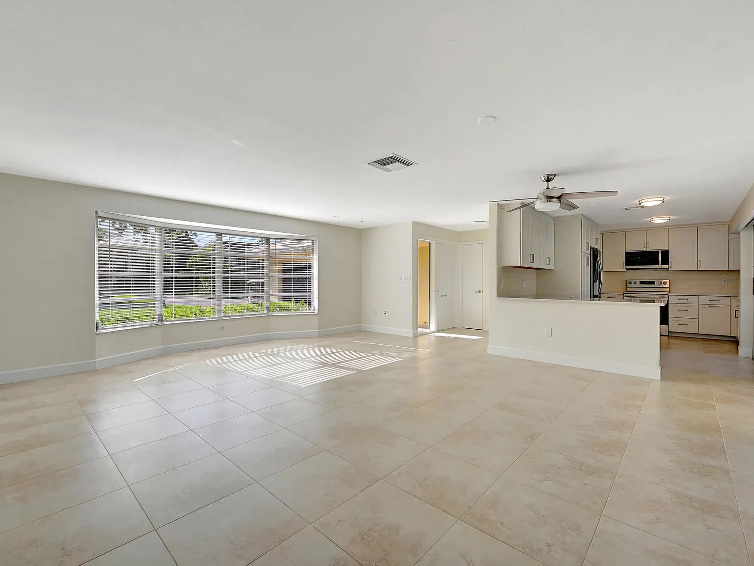 3 bed, 1654 sqft, $8,000 — Photo 3