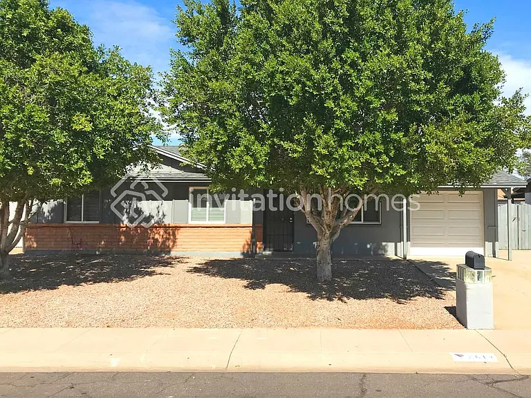 4614 W Mission Ln — Photo 1