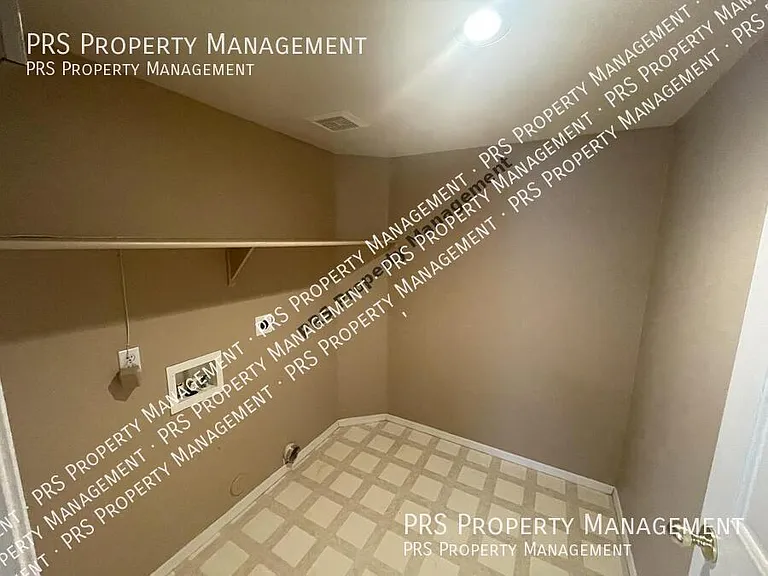 1053 W Bruce Ave — Photo 8