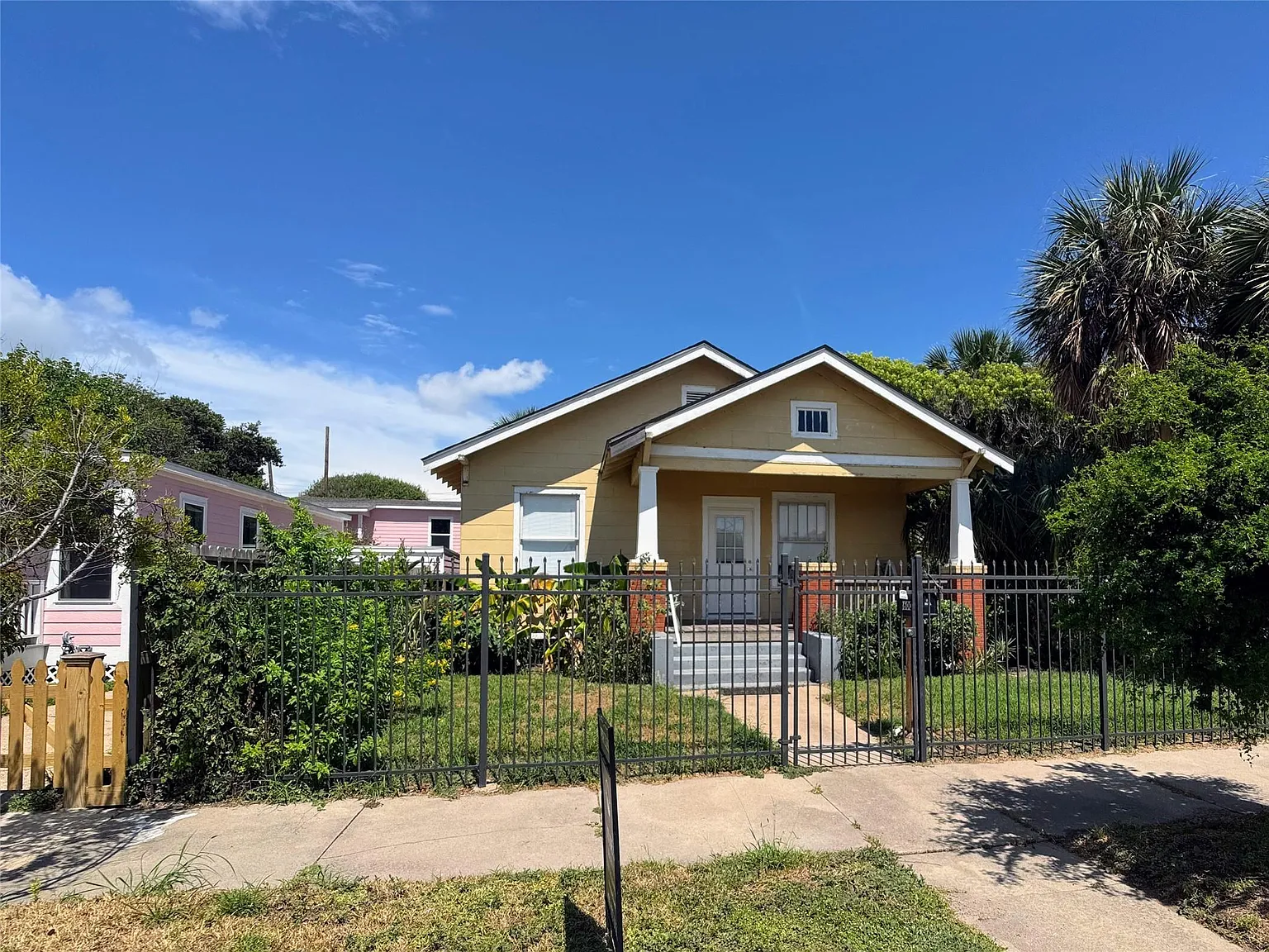 2 bed, 1.0 bath, 1000 sqft, $1,950 — Photo 2
