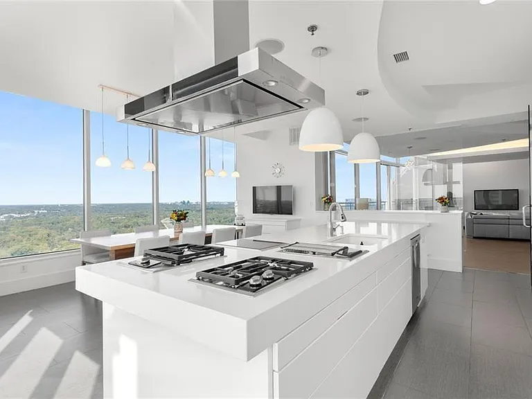 3338 Peachtree Rd NE #3501 — Photo 17