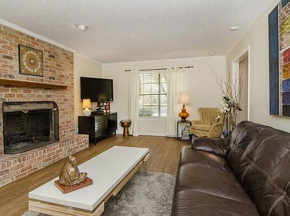 3rd image of 2432 Heather Hill Ln