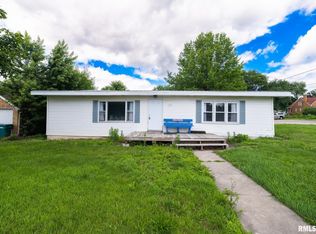 627 E Fort St, Farmington, IL 61531