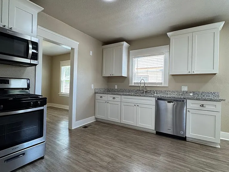 114 De Force Ave — Photo 13