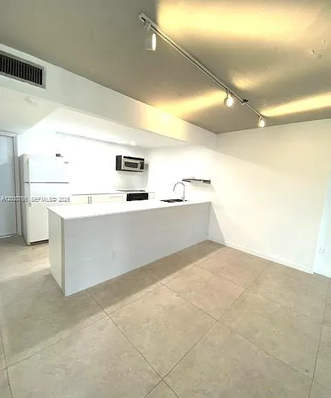 16410 Miami Dr #706 — Photo 3
