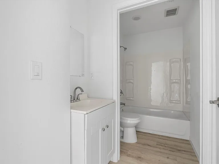 1415 Oregon St #B — Photo 3