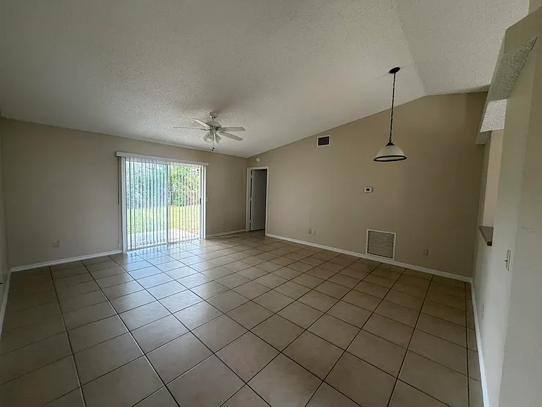 2342 SW Bayshore Blvd — Photo 2