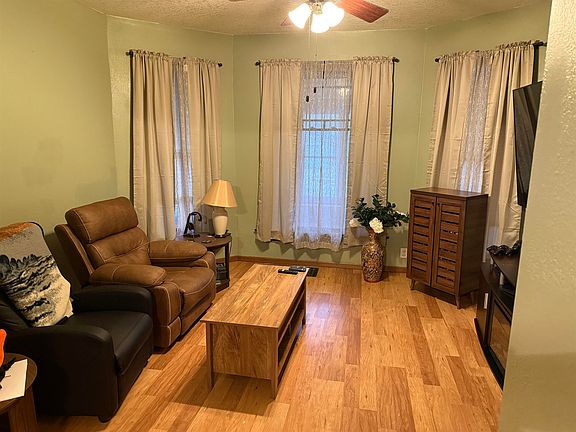 4th image of 606 W 3rd St