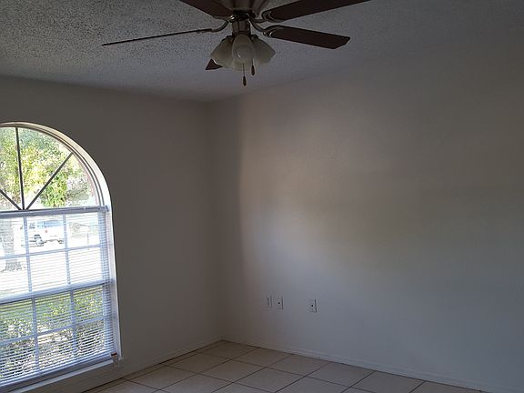 3rd image of 1590 Lakeside Dr