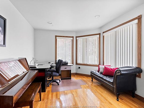 4th image of 2648 Fleming Ct