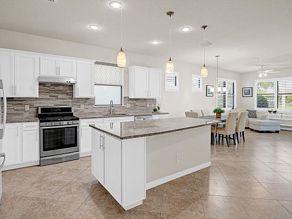 2nd image of 649 SE Monteiro Drive