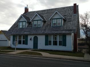 1015 W Spring St APT 3, Lewistown, MT 59457