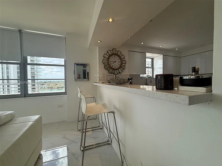 5555 Collins Ave #8R — Photo 5