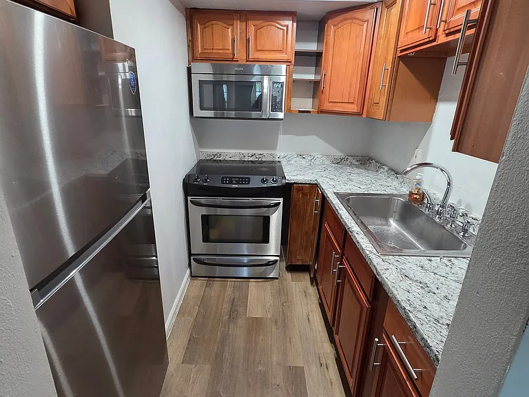 236 SE 9th Ave — Photo 1