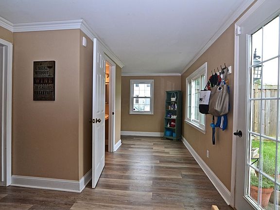 3rd image of 865 Grandon Ave