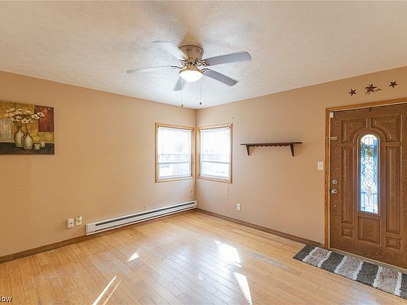 3rd image of 13906 Clifford Ave