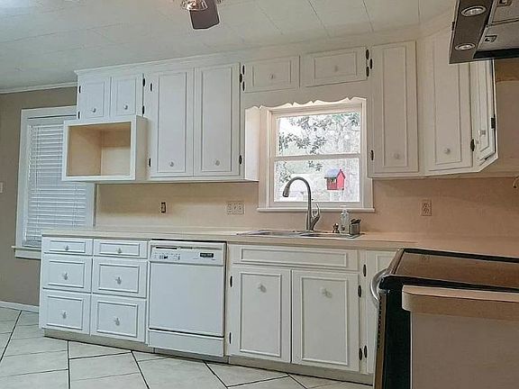 5th image of 318 Bush Dr