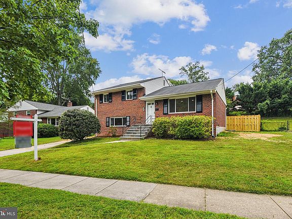 3rd image of 12205 Hunters Ln