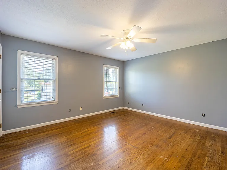 407 Holly Dr — Photo 15