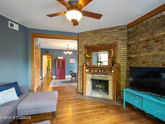 3rd image of 1618 W Belle Plaine Ave #2E