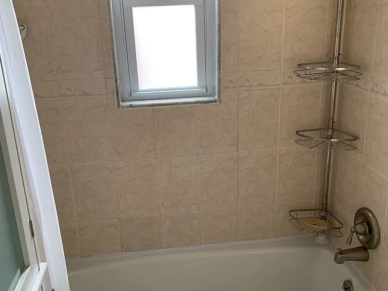 Upstairs full bathroom