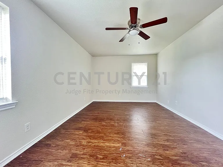 114 Southmanor Ct — Photo 9