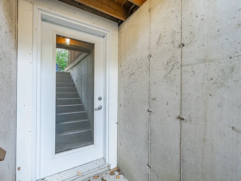 53 College Ave W — Photo 3