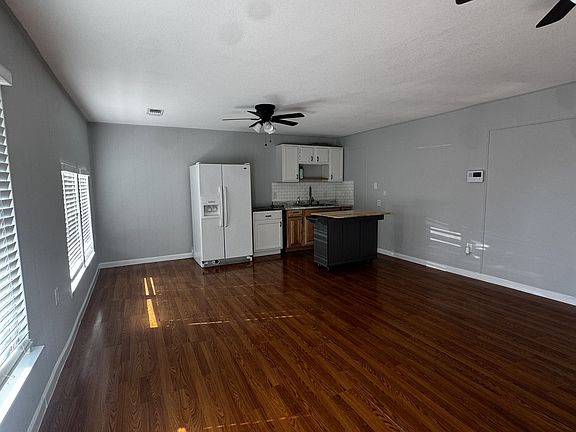 3rd image of 1601 Terminal Rd #A