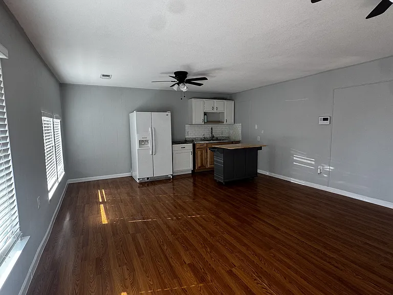1601 Terminal Rd #A — Photo 3