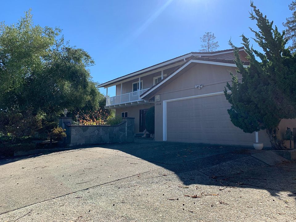 1st image of 19328 Falmouth Ct
