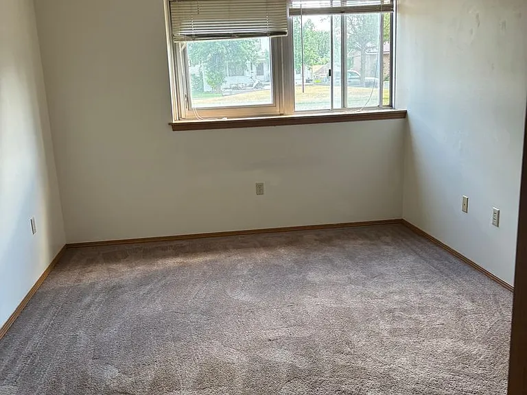 109 E Luverne St — Photo 29
