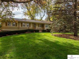 9459 Dewey Cir, Omaha, NE 68114