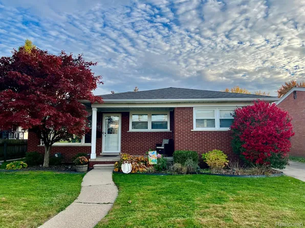 21412 Violet St, Saint Clair Shores, MI 48082