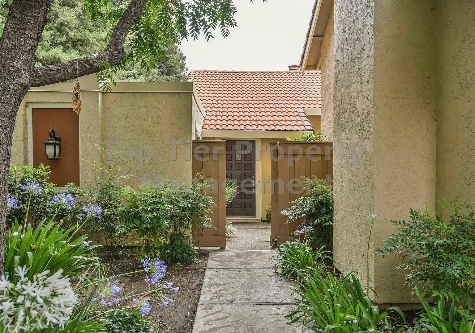 Beautiful 2 Bd/2 Ba/1217 sqft townhouse in desirable Walnut Creek neighborhood - Available Octobe... — Photo 1