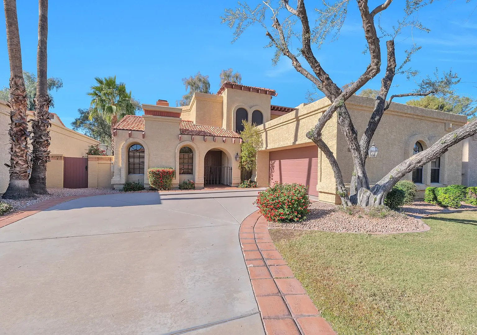 Gorgeous Furnished Home In McCormick Ranch! — Photo 1