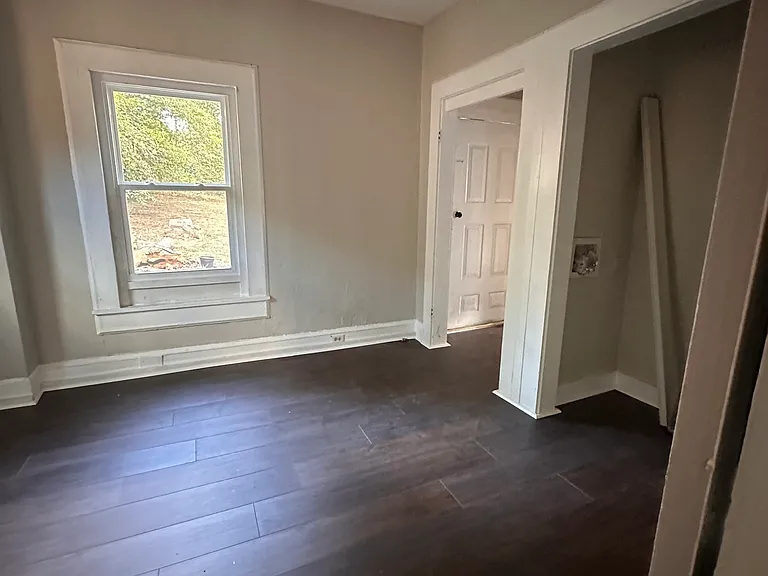1284 Hillyer Ave — Photo 7