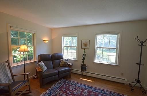 4th image of 61 San Souci Dr