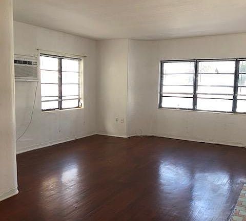 3rd image of 612 16th St APT 7