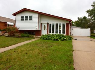 17 N School St, Addison, IL 60101