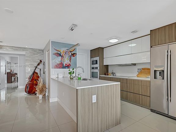5th image of 600 NE 27th St APT 1703