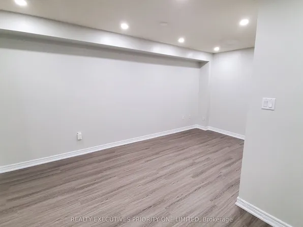 18 Ed Quigg Way, Vaughan, ON L4H 2S2