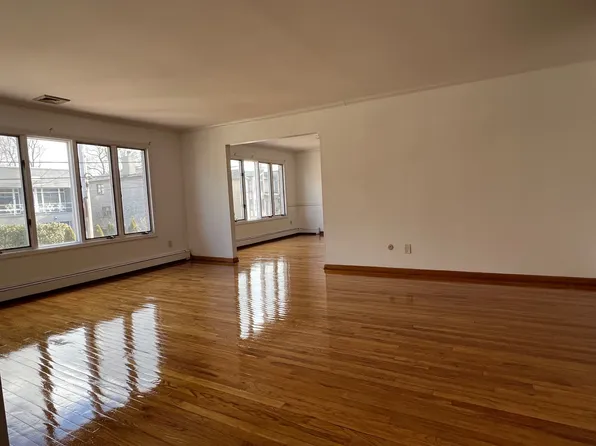 2463 2nd St, Fort Lee, NJ 07024